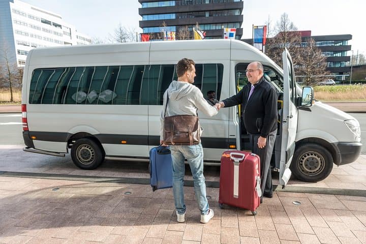 Brooklyn to LaGuardia (LGA) Private Departure Transfer — Door-to-Door Airport Ride photo 5