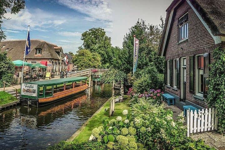 Private Giethoorn Day Trip from Amsterdam: Canal Cruise & Self-Drive Boat Options photo 1