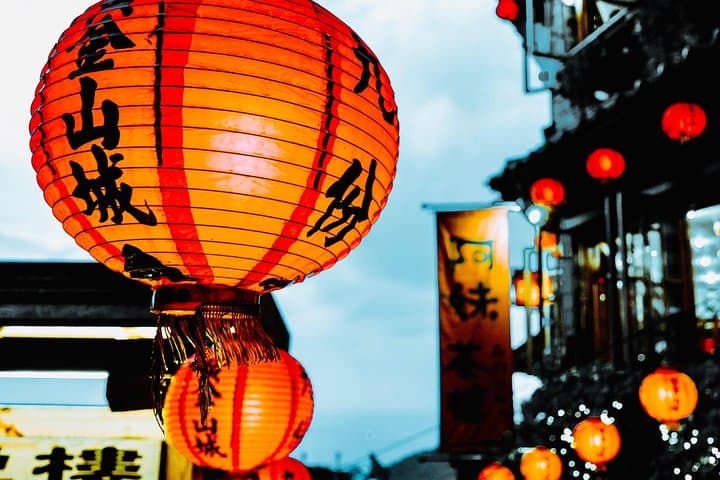 Private Day Tour: Jiufen, Yehliu Geopark & Pingxi Sky Lantern Experience from Taipei