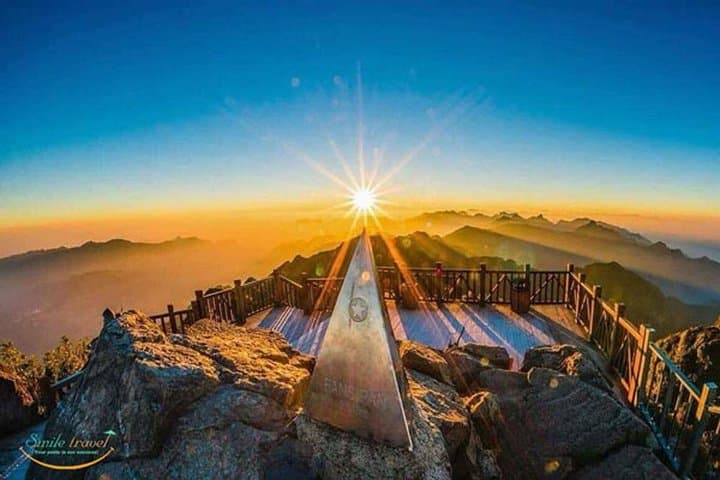 Fansipan Peak 2-Day Tour: Cable Car, Summit Steps & Cat Cat Village