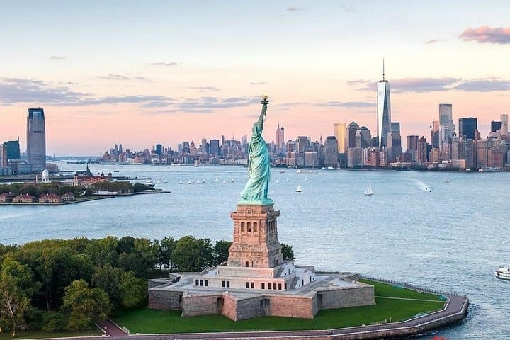 One Day New York Tour: Wall Street, One World Trade & Liberty Cruise photo 4