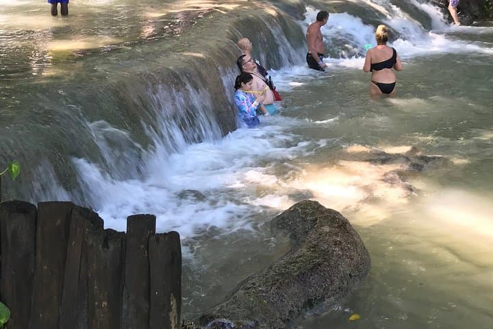 Dunn's River & Blue Hole Combo: Montego Bay Day Tour to Ocho Rios Waterfalls