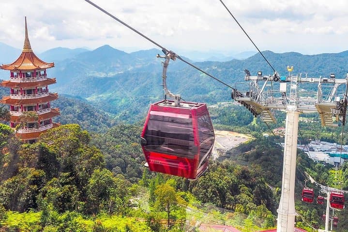 Genting Highlands & Batu Caves Day Tour: Skyway Cable Car, Temple Steps, and Hilltop Resorts photo 3