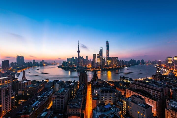 Shanghai VIP Huangpu River Night Cruise with Dinner and Guided Tour