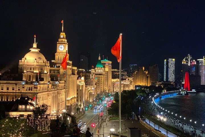 Shanghai VIP Huangpu River Night Cruise with Dinner and Guided Tour photo 2