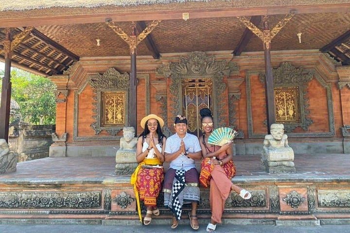 One-Day Private Ubud Tour: Art Villages, Tegenungan Waterfall & Bali Swing photo 1