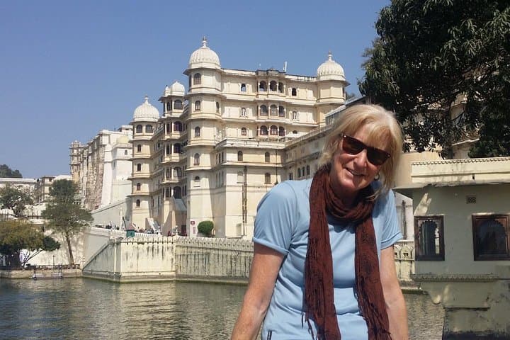 Private Full-Day Udaipur Sightseeing: City Palace, Lake Pichola & Markets photo 3