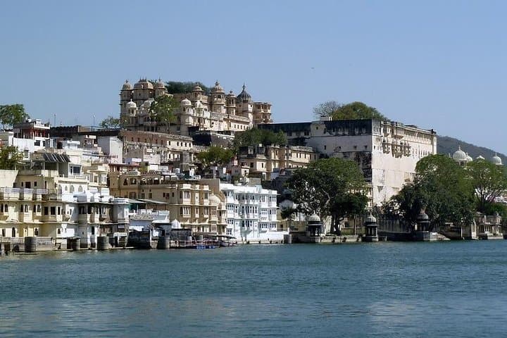 Private Full-Day Udaipur Sightseeing: City Palace, Lake Pichola & Markets photo 2