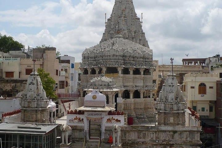 Private Full-Day Udaipur Sightseeing: City Palace, Lake Pichola & Markets photo 4