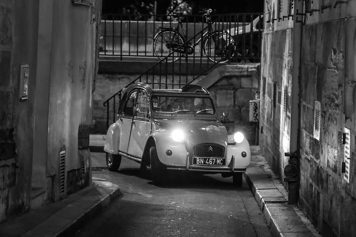 Night 2CV Tour in Paris: Classic Citroën Drive Through Illuminated Landmarks photo 5