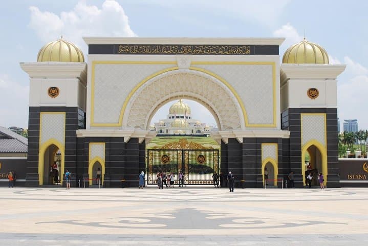 Full-Day Batu Caves and Kuala Lumpur City Tour — Petronas, Batu Caves & Cultural Highlights photo 4