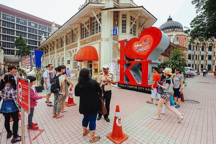 Half-Day Kuala Lumpur City Highlights Tour: Temples, Towers & Local Flavors photo 1