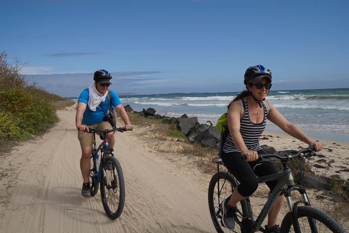 Active Galapagos Island Tour: 10-Day Adventure Through Volcanic Wildlife and Marine Wonders photo 3