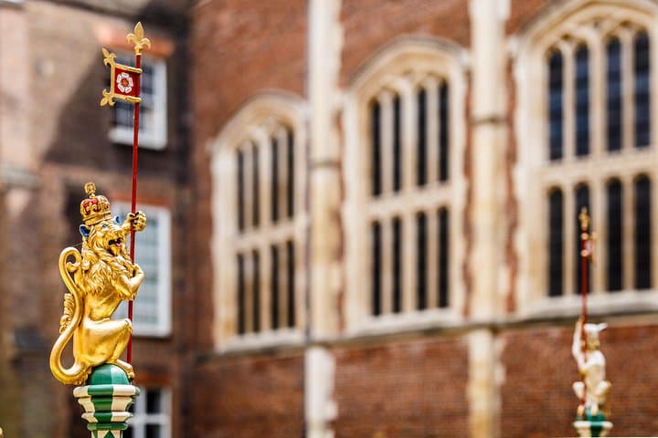 Kid-Friendly Hampton Court Palace Tour with Blue Badge Guide photo 5