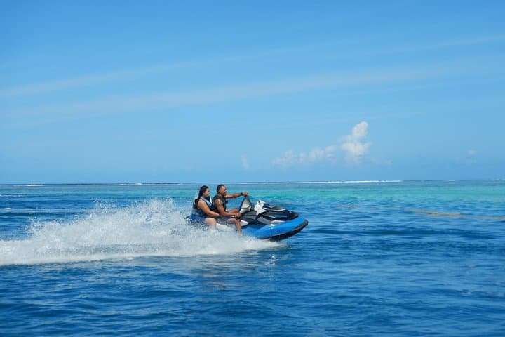 Moorea Jet-Ski Découverte: One-Hour Coastline Ride & Snorkel with Rays