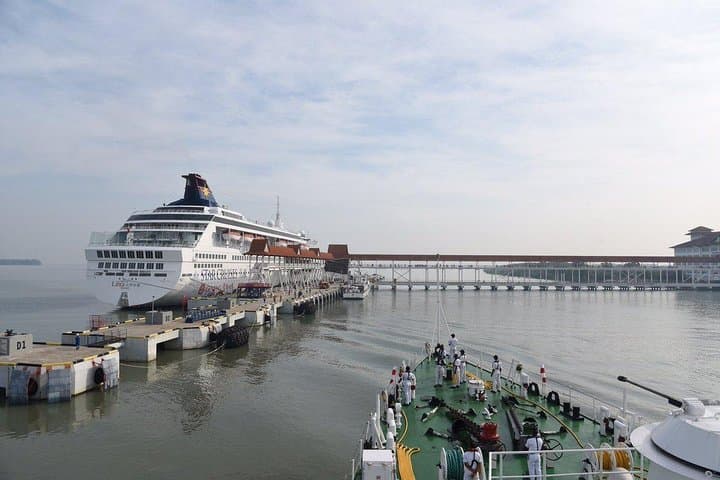 Port Klang to Kuala Lumpur Full-Day Cruise Excursion: Batu Caves, Twin Towers & Cultural Highlights