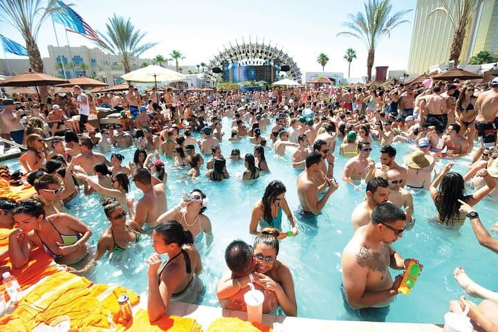 Las Vegas Rockstar Pool Party Crawl: VIP Entry & Party Bus Party Bus Tour photo 4