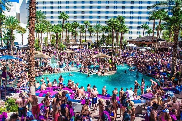 Las Vegas Rockstar Pool Party Crawl: VIP Entry & Party Bus Party Bus Tour photo 5
