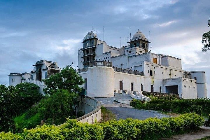 Udaipur Darshan with Uber: Private 6-Hour City Tour of Lakes and Palaces photo 2