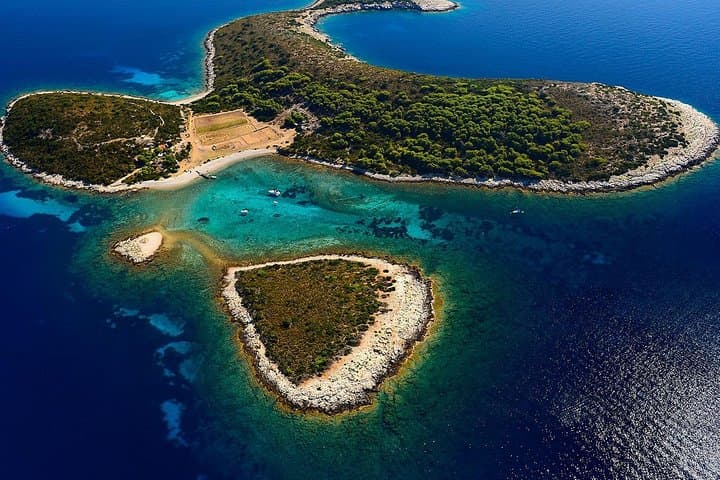 Blue Cave to Hvar: Private 5-Island Boat Tour from Split