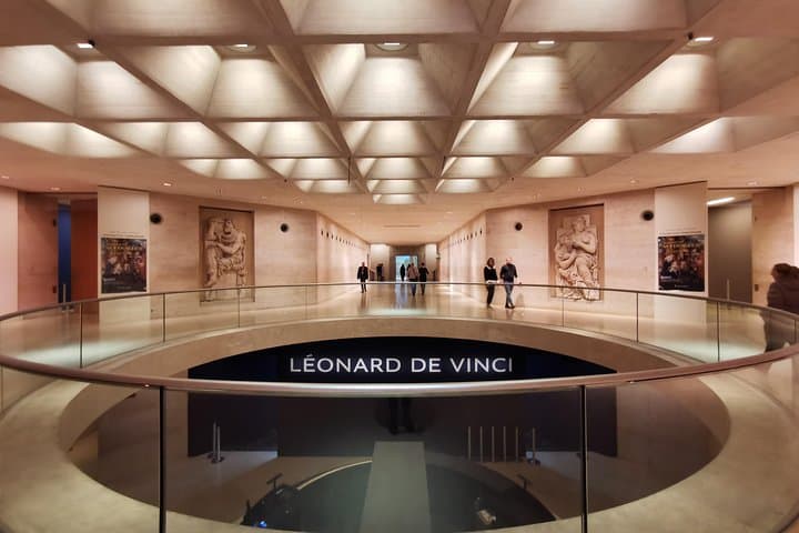 Versailles and Louvre Private Day Tour from Paris — Skip-the-Line Guided Visit photo 3