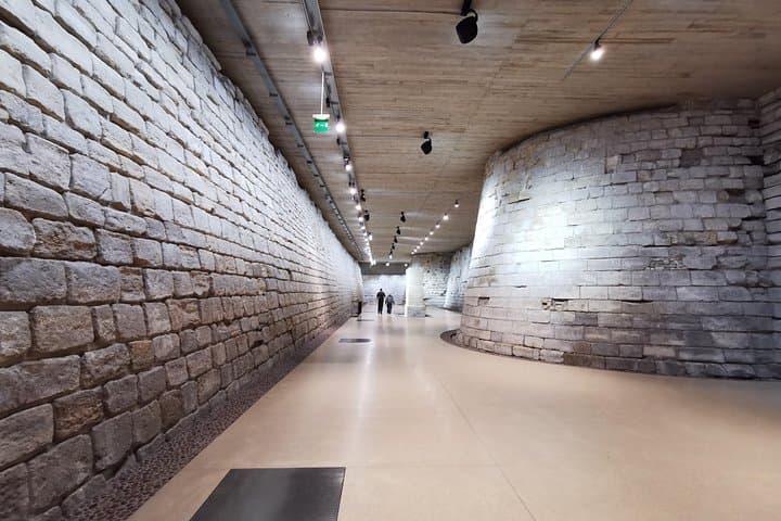 Versailles and Louvre Private Day Tour from Paris — Skip-the-Line Guided Visit photo 5