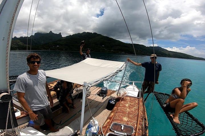 Sail a Va'a Through Moorea's Lagoon: Traditional Double Canoe Experience photo 4