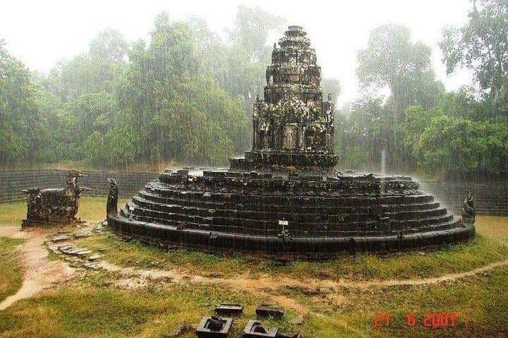 Siem Reap Small-Circle Temple Tour — Angkor Wat, Ta Prohm & Angkor Thom in One Day photo 2