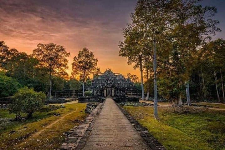 Siem Reap Small-Circle Temple Tour — Angkor Wat, Ta Prohm & Angkor Thom in One Day photo 3