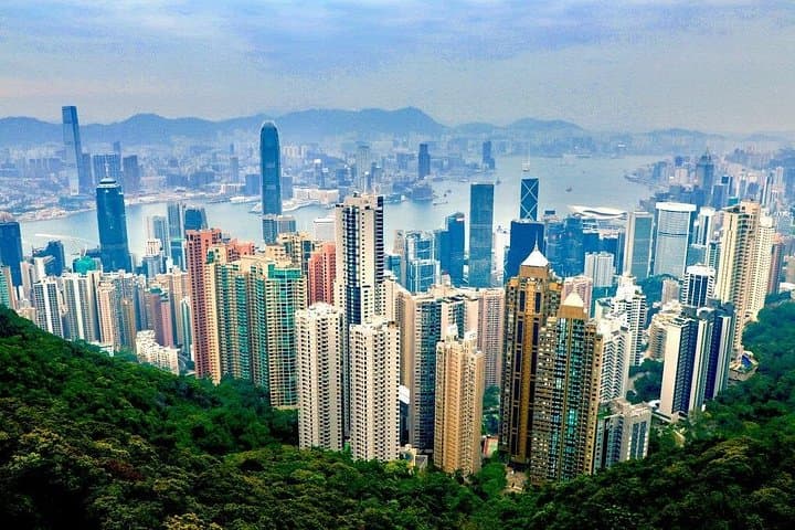 Private Hong Kong 2-Day Package: Lamma Island, Victoria Peak & Cultural Highlights photo 3