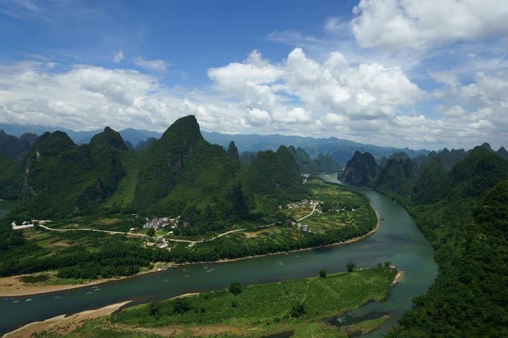 Xianggong Hill & Li River: Private Day Tour from Guilin with Bamboo Boat photo 3