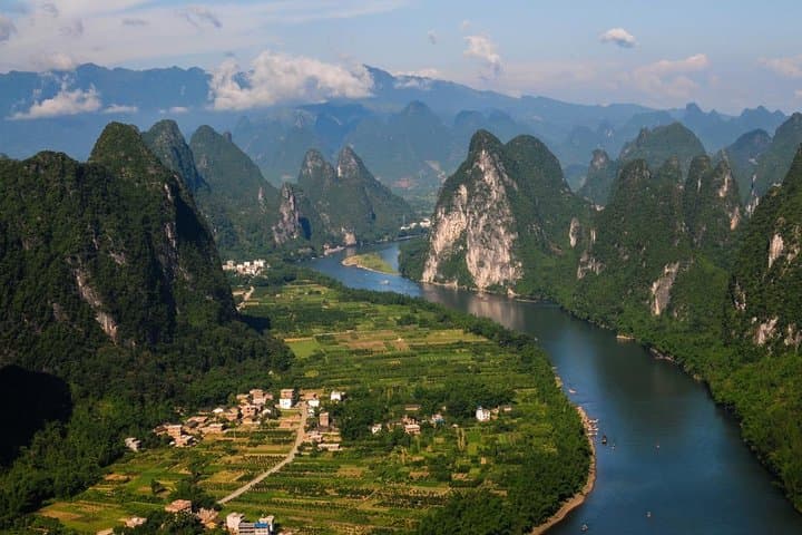 Xianggong Hill & Li River: Private Day Tour from Guilin with Bamboo Boat photo 4