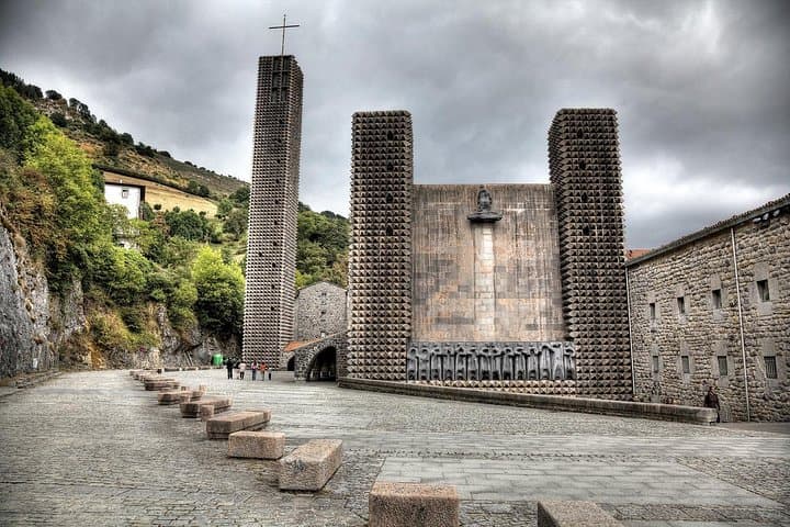 Hike the Heart of the Basque Country: Shepherd Valleys, Mountain Cider & Peaks photo 2