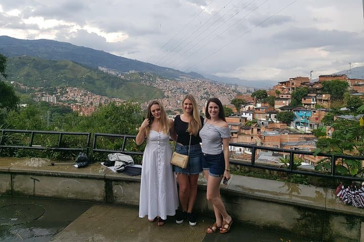 Comuna 13 Graffiti & Plaza Botero: Half-Day Medellín Street Art and Metrocable Experience photo 4