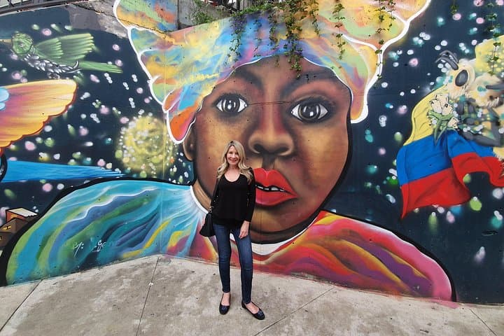 Comuna 13 Graffiti & Plaza Botero: Half-Day Medellín Street Art and Metrocable Experience