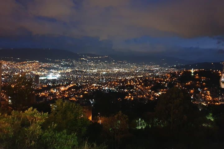Comuna 13 Graffiti & Plaza Botero: Half-Day Medellín Street Art and Metrocable Experience photo 2
