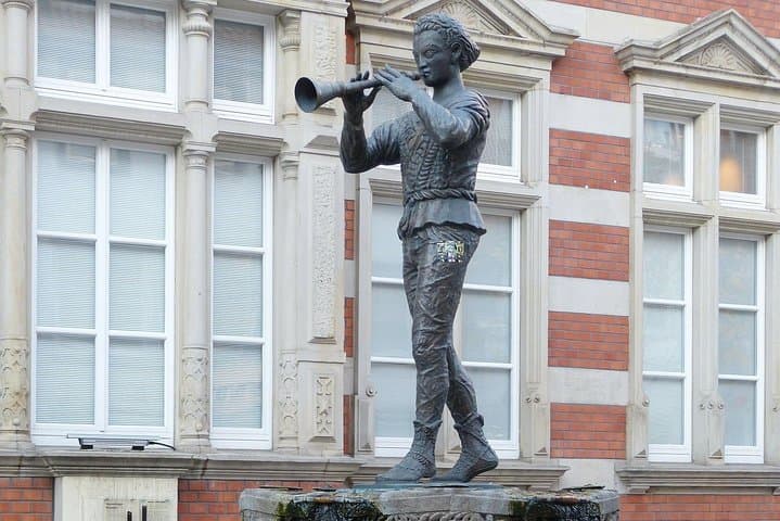 Explore Hamelin: Private 90-Minute Walking Tour of the Pied Piper Town photo 2