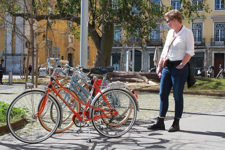 Vintage Bikes Tour Along the Tejo: Lisbon to Belém by Cycle