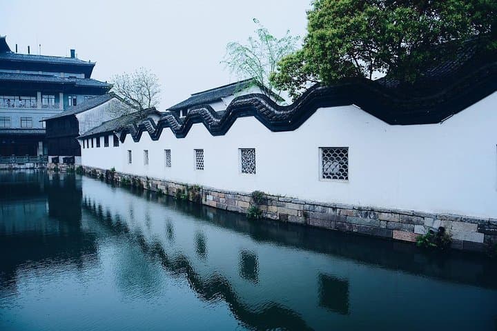 Hangzhou in Two Days: West Lake, Feilai Peak & Wuzhen Water Town photo 2