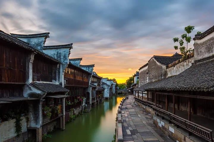 Hangzhou in Two Days: West Lake, Feilai Peak & Wuzhen Water Town photo 4