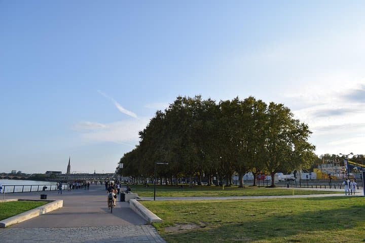 Grand Bordeaux Bike Tour: 3-Hour City Highlights by Bicycle photo 2