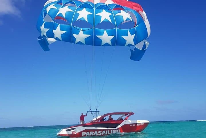 Soar Above Paradise: Parasailing in Punta Cana photo 4
