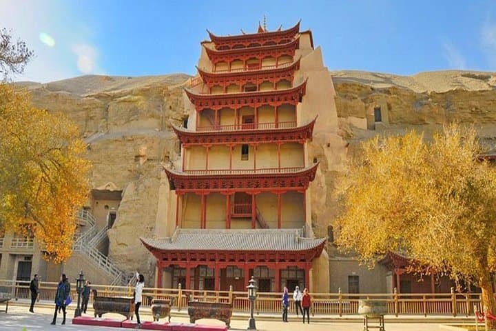 Dunhuang Day Tour: Mogao Grottoes, Echoing Sand Dunes & Crescent Moon Spring photo 3