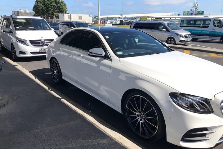Auckland CBD to Airport Mercedes‑Benz Transfer — Private Sedan & Van Service