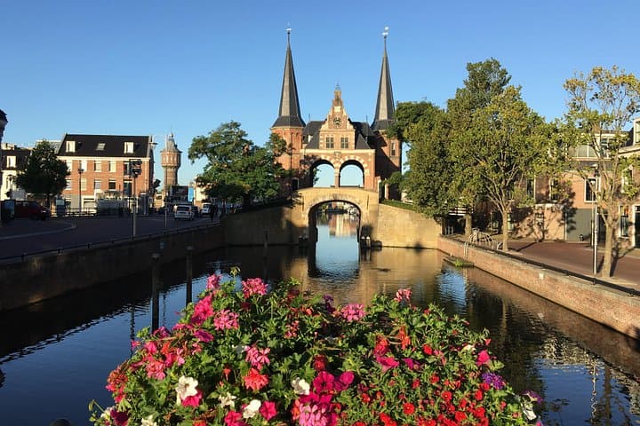 Northern Highlights Day Tour from Amsterdam: Zaanse Schans, Afsluitdijk, Sneek & Muiderslot photo 4