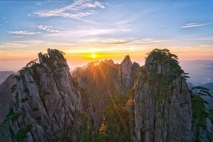 Full-Day Mt Huangshan Private Tour — Explore UNESCO Yellow Mountain Peaks