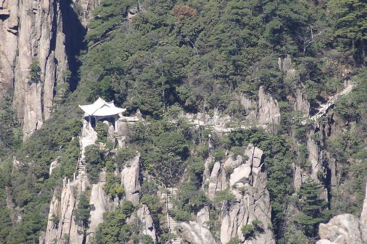 Full-Day Mt Huangshan Private Tour — Explore UNESCO Yellow Mountain Peaks photo 4