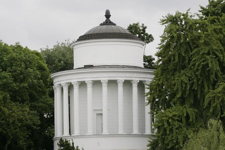 Multi-Ethnic Warsaw: Guided Old Town Walk in the Footsteps of Historic Families photo 5