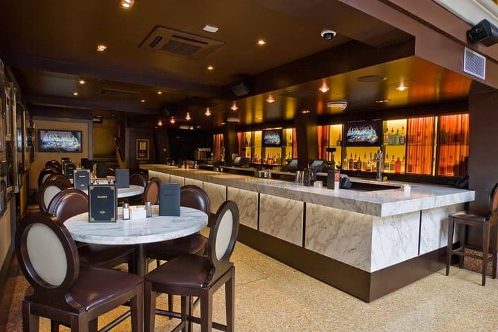 Hard Rock Cafe Venice: Skip-the-Line Meal with Canal Views and Rock Memorabilia photo 5