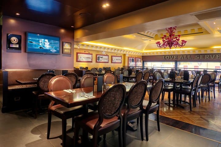 Hard Rock Cafe Venice: Skip-the-Line Meal with Canal Views and Rock Memorabilia photo 3